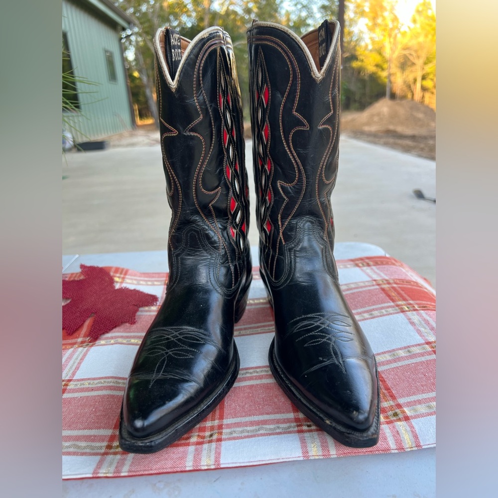 Beautiful black with red and white diamonds vintage 5.5 Old Acme Boots.